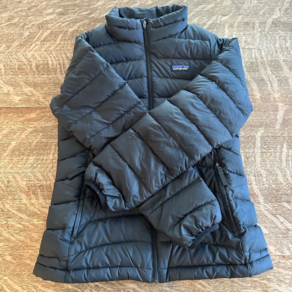 Patagonia Girls size Large black down jacket EUC